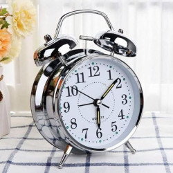 Gümüş Renk Metal Çalar Masa Saati Gümüş Renk Metal Çalar Masa Saati