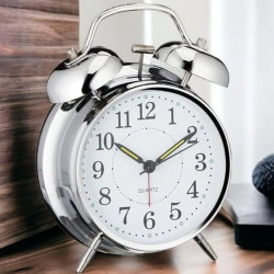 Gümüş Renk Metal Çalar Masa Saati Gümüş Renk Metal Çalar Masa Saati