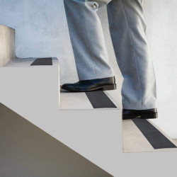 Kaydırmaz Siyah Bant 50 mm X 25 mt  Kaydırmaz Siyah Bant 50 mm X 25 mt