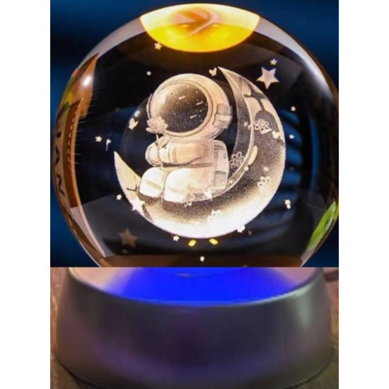 Ay Üstünde Astronot Tasarımlı Plastik Altlıklı Işıklı Cam Küre