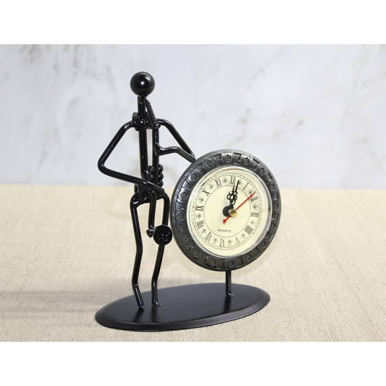 Metal Saatli Saksafon Çalan Müzisyen Metal Saatli Saksafon Çalan Müzisyen