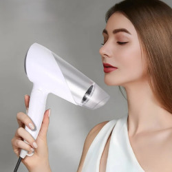 Katlanabilir Başlıklı Saç Kurutma Makinesi Katlanabilir Başlıklı Saç Kurutma Makinesi