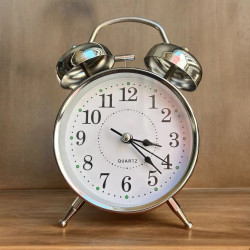 Gümüş Metal Alarmlı Masa Saati Gümüş Metal Alarmlı Masa Saati