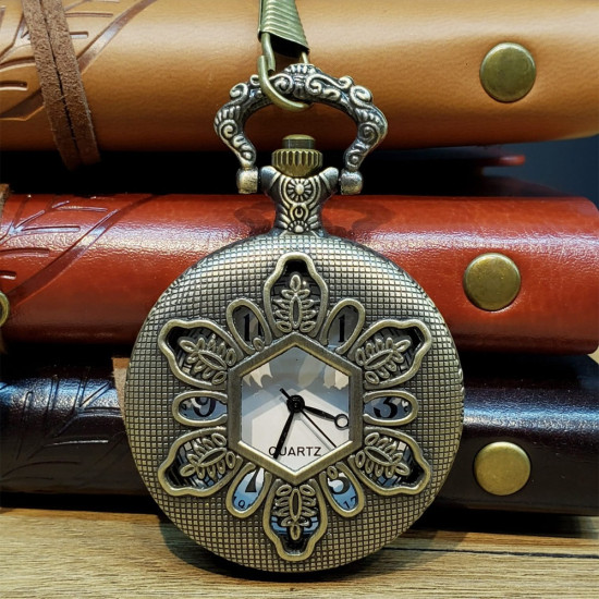 Çiçek Tasarımlı Köstekli Cep Saati Çiçek Tasarımlı Köstekli Cep Saati